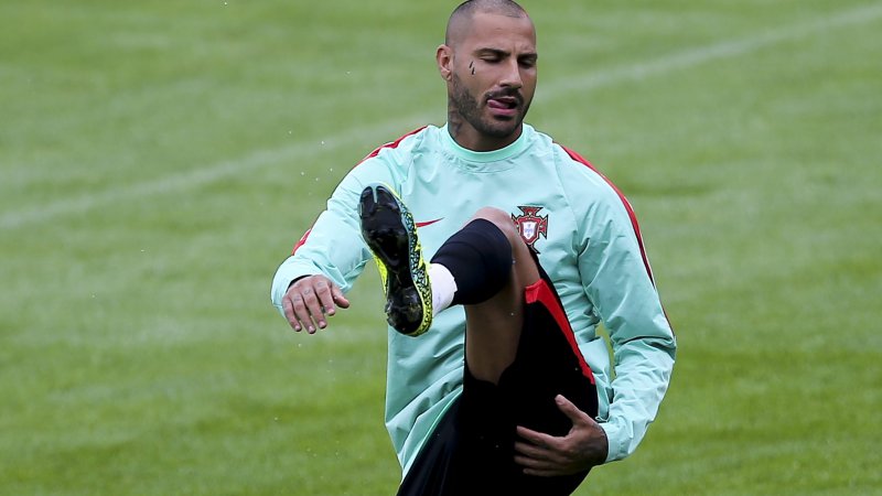  João Mário e Eliseu titulares na equipa de Portugal. Quaresma no banco