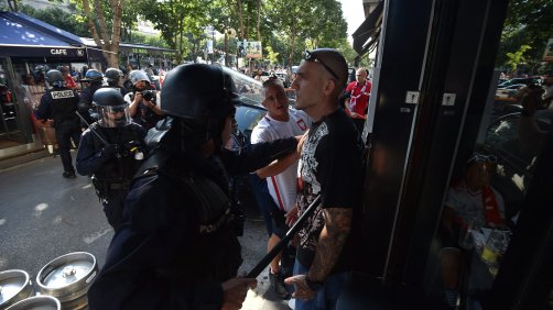 Distúrbios em Marselha com adeptos polacos