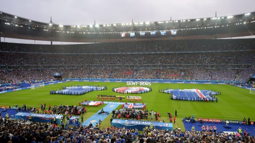 Polícia faz explodir um automóvel nas imediações do Stade de France