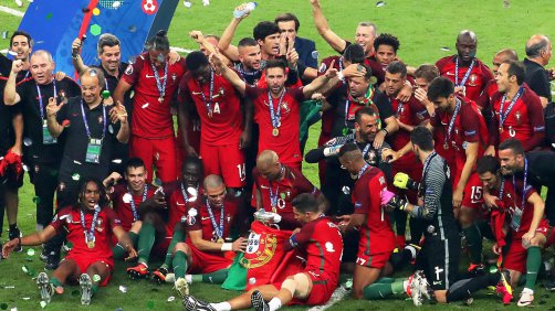 Portugal, com quatro jogadores, domina 'onze' ideal da UEFA