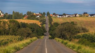 Caravanas na estrada de Trás-os-Montes ao Algarve e campanha do BE em Paris 