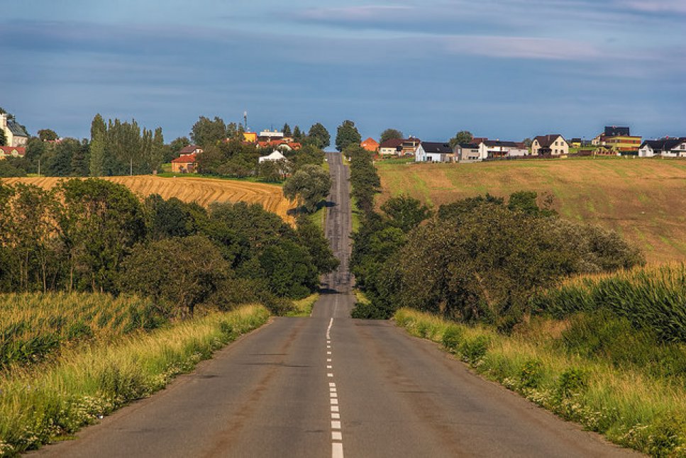 Caravanas na estrada de Trás-os-Montes ao Algarve e campanha do BE em Paris 