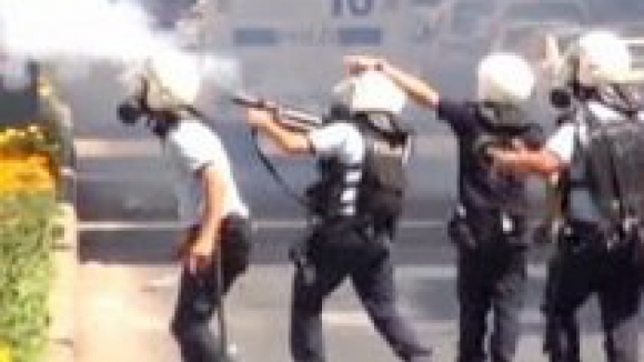 Polícia evacuou milhares de manifestantes no centro de Istambul