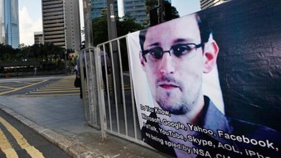 Imprensa islandesa avança que wikileaks freta avião para levar Snowden para a Islândia