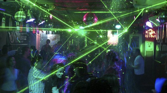 Americano cria copo que detecta presen&ccedil;a de "drogas da viola&ccedil;&atilde;o"