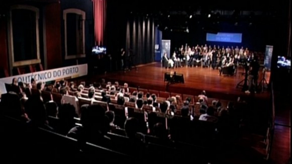 Desemprego e cr&iacute;ticas &agrave; lideran&ccedil;a da c&acirc;mara dominam debate de candidatos a Matosinhos