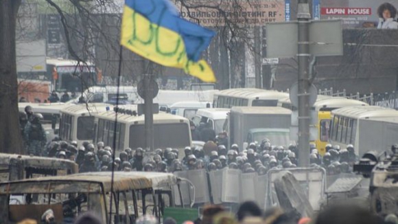 Ministro do Interior interino dissolve polícia de choque na Ucrânia