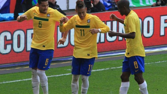 Neymar pede apoio dos adeptos e diz inspirar-se em Ronaldo e Messi