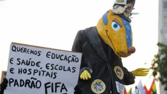 Novos confrontos no Rio de Janeiro entre manifestantes e polícias