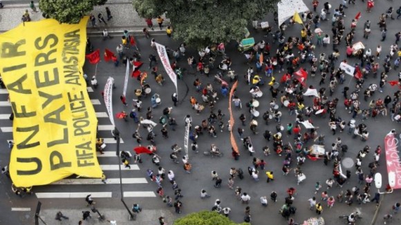 Novos confrontos no Rio de Janeiro entre manifestantes e polícias