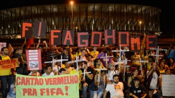 Primeiro dia da competição marcado por protestos e sete feridos