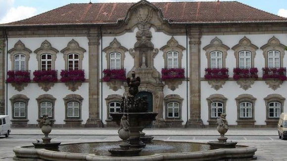 Cobran&ccedil;a de parqu&iacute;metros suspensa em 27 ruas de Braga "volta a ter que ser paga"