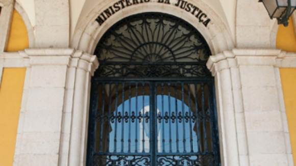 Sócrates: Ministério da Justiça vai averiguar se detidos partilham a mesma cela