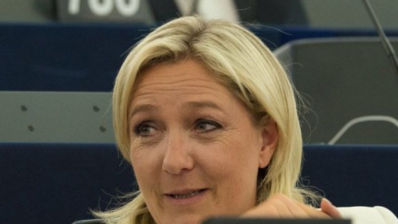 Marine Le Pen reclama encerramento imediato das fronteiras