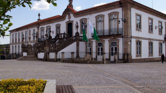 Presidente da C&acirc;mara de Vila Real diz-se v&iacute;tima de usurpa&ccedil;&atilde;o de identidade