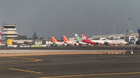Amea&ccedil;a de bomba no interior de um avi&atilde;o no aeroporto de Faro