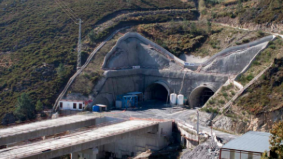 Simulacro de acidente rodoviário testa meios de socorro no Túnel do Marão