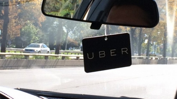 'Abram alas à Uber'. Governo vai legalizar novas plataformas de serviço de passageiros