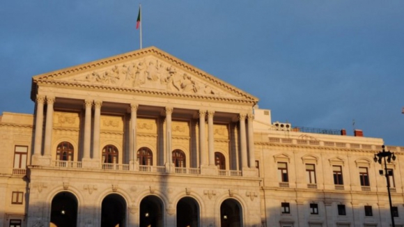 Subs&iacute;dio de Natal no Estado pago 50% em novembro e restantes em duod&eacute;cimos