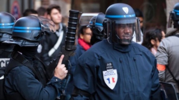 Ataque a um centro de retiro de religiosos em França causa uma morte