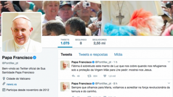 Papa Francisco diz no Twitter que F&aacute;tima &eacute; sobretudo "um manto de luz"