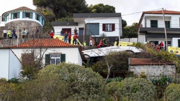 Governo decreta três dias de luto nacional em memória das vítimas do acidente na Madeira
