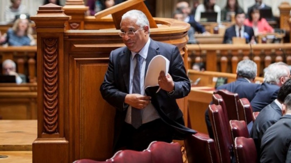 "Nem daqui a dez anos" ser&aacute; poss&iacute;vel devolver tempo integral aos professores - Costa