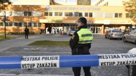 Homem matou a tiro seis pessoas num hospital da República Checa