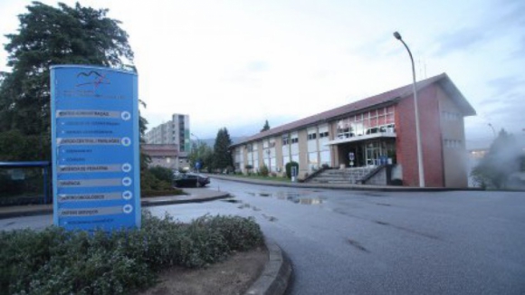 Hospital de Vila Real fez 236 testes de despistagem e há mais um caso positivo. Cinco no total