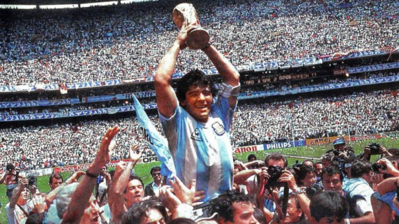 Morreu Diego Armando Maradona