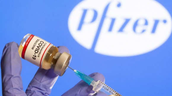 Pfizer-BioNTech diz que vacina é eficaz face às mutações do vírus Covid-19