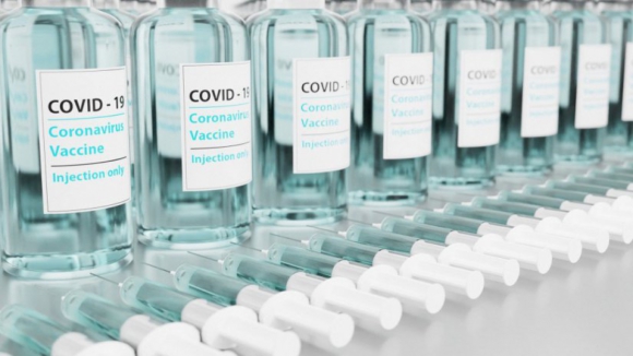 Primeira dose da vacina contra a Covid-19 imunizou 90% dos primeiros profissionais de saúde vacinados