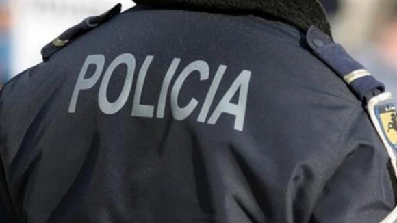 Cinco menores sozinhos em casa há vários dias resgatados pela PSP em Bragança