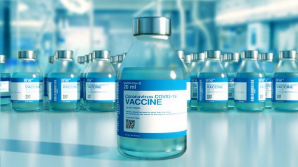 Covid-19: Suspensão da vacina da AstraZeneca atrasa vacinação em duas semanas