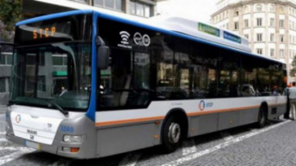 STCP coloca em circulação 21 autocarros movidos a gás natural