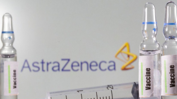 Portugal suspende administração da vacina da AstraZeneca à população com menos de 60 anos