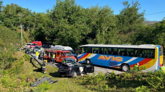 Dez crianças feridas em acidente com autocarro escolar em Arcos de Valdevez