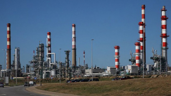 Trabalhadores da refinaria de Matosinhos vão "enfrentar" despedimento coletivo e lutar "até ao fim"