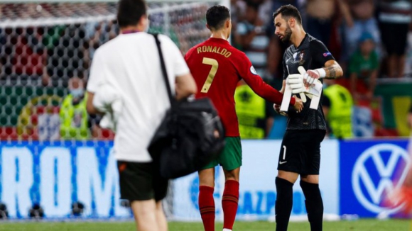 Portugal nos 'oitavos' com a Bélgica ao empatar com a França