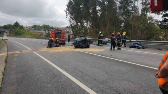 Casal morre em colisão entre um veículo ligeiro e um pesado em Santa Maria da Feira