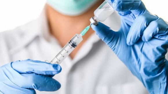 Regulador europeu aprova vacina da Moderna para crianças dos 12 aos 17 anos