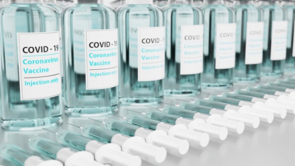 Estudo revela que 63% dos idosos têm anticorpos contra a Covid-19 seis meses após vacinação