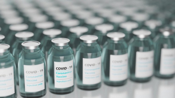 Portugal tem 73% da população vacinada contra a COVID-19, 83% com pelo menos uma dose