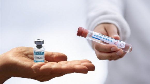 Regulador europeu está avaliar riscos de novos efeitos adversos de vacinas