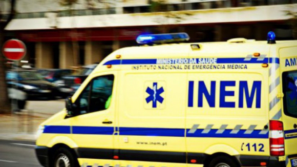 Despiste de autocarro causa 14 feridos ligeiros em Camarate