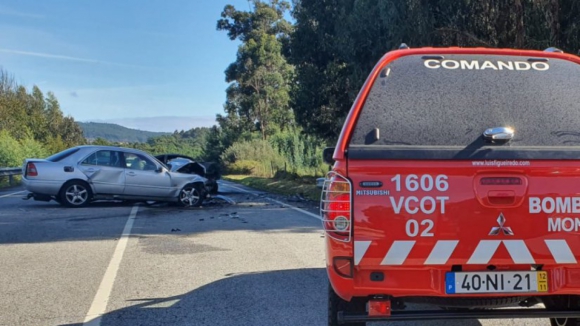 Dois mortos e um ferido grave em colisão rodoviária no concelho de Monção