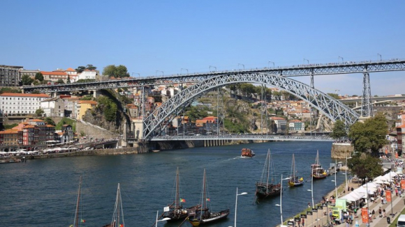 Tabuleiro inferior da Ponte Luiz I entre Porto e Gaia encerra por um ano para obras