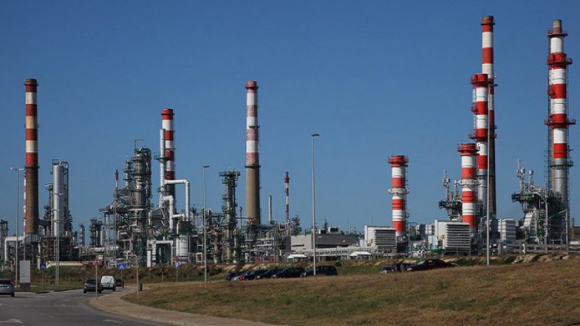 Câmara de Matosinhos cria comissão de acompanhamento do fecho da refinaria da Galp