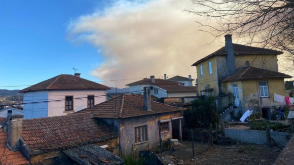 Incêndio Florestal em Vale de Cambra mobiliza 154 operacionais e dois aviões