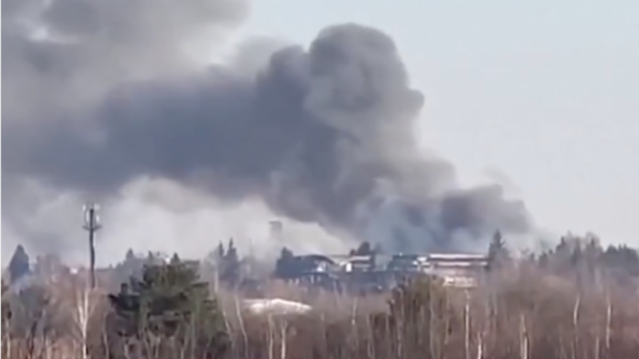 M&iacute;sseis russos atingem f&aacute;brica perto do aeroporto de Lviv